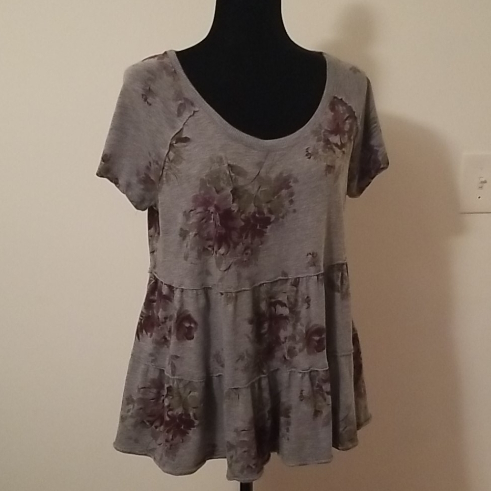 EUC Torrid Floral Tiered Babydoll Top - Gray - 0